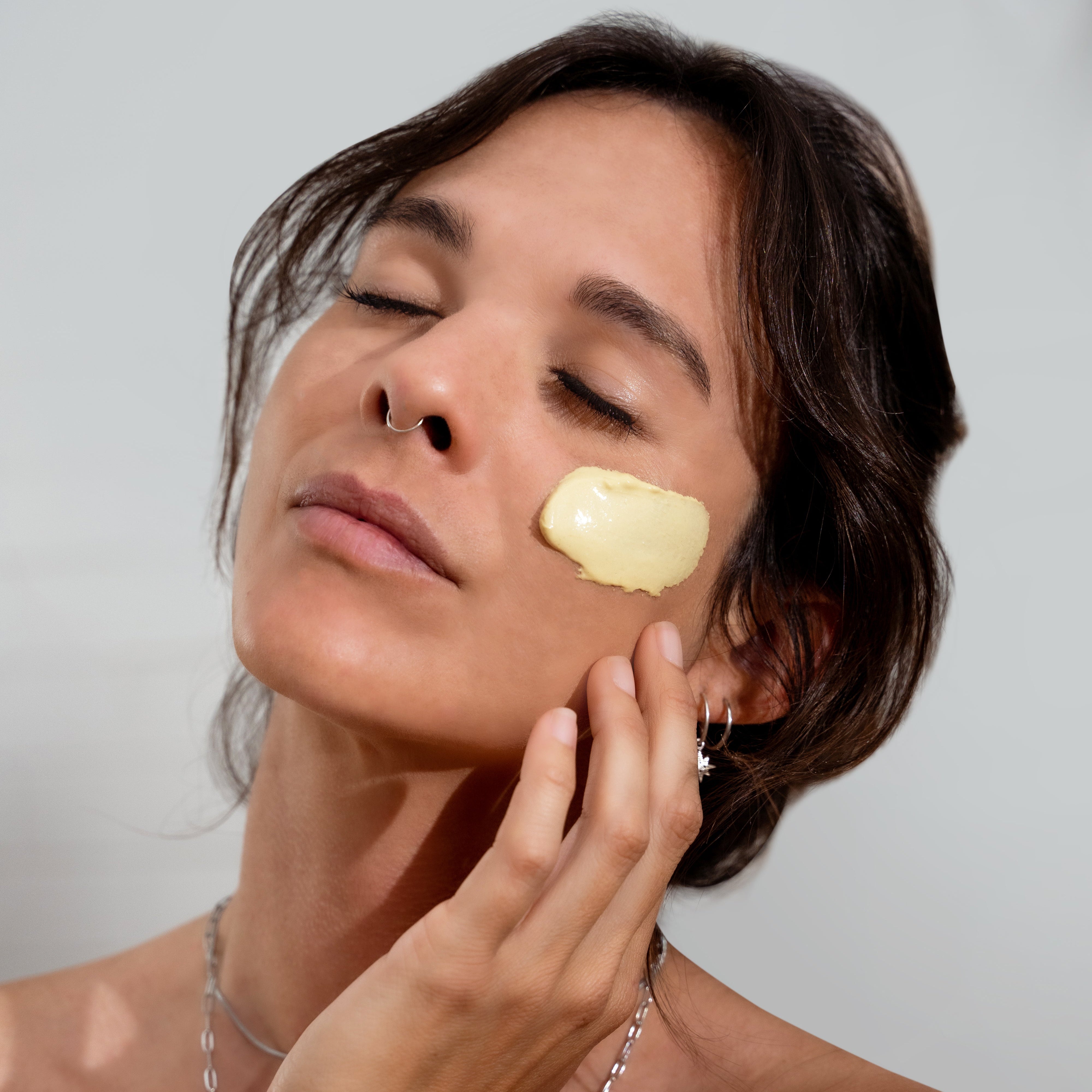 Stray Willow Golden Glow clay facial mask for illuminating and warming skin tone all natural